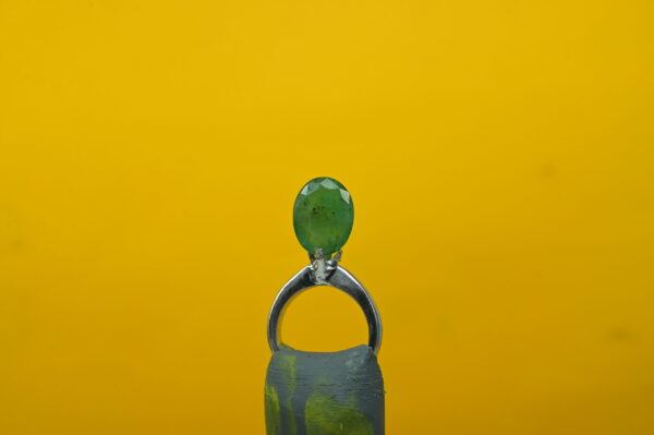 Panna 5.93 Carat