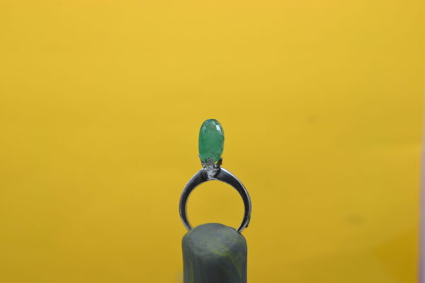 Panna 4.38 Carat