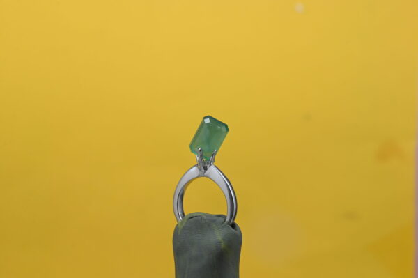 Panna 4.28 Carat