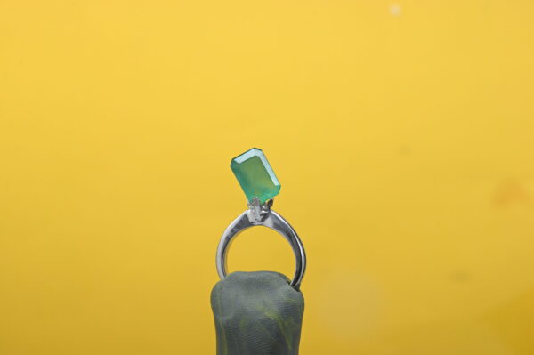 Panna 4.28 Carat - Image 2